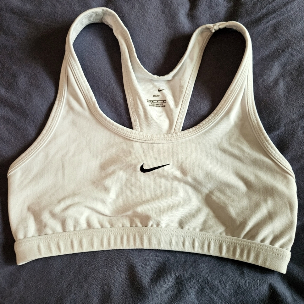 Nike dri-fit sports bra. Gently used size medium